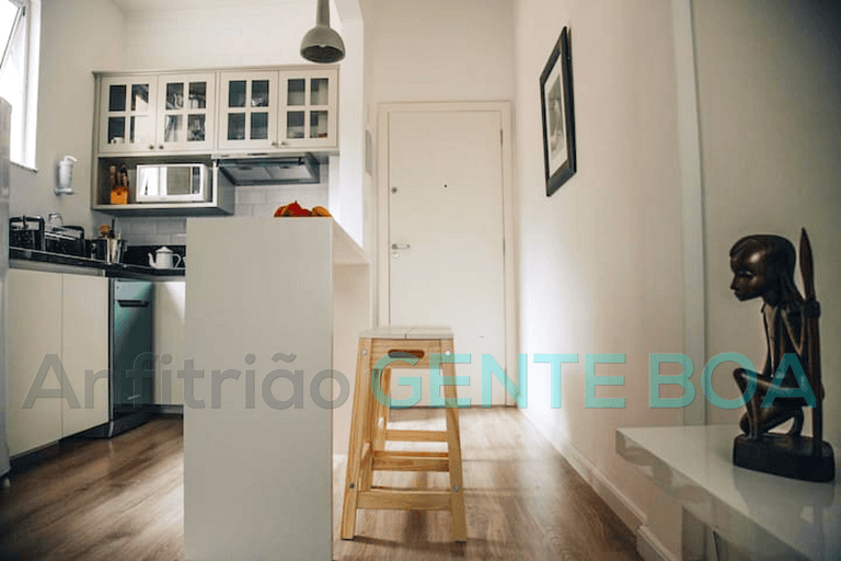 apartamento reformado Sta.Teresa/ Bairro de Fátima/ Lapa.